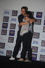 Akshay Kumar at the Desi Boyz promotions in Oberoi Mall on 25th Nov 2011 (46).JPG